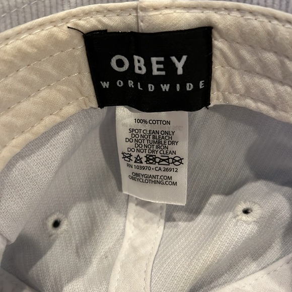 Obey Giant white corduroy bucket hat o/s - Picture 3 of 4